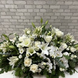 dessus de cercueil blanc