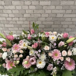 dessus de cercueil rose et...