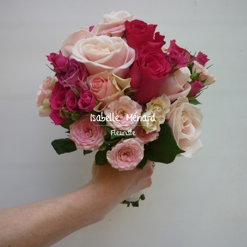 bouquet de mariée de roses roses en camaieu