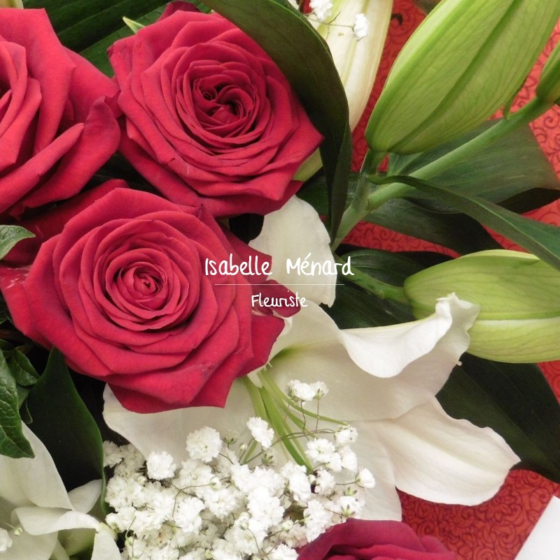 bouquet de roses rouges et lys blancs
