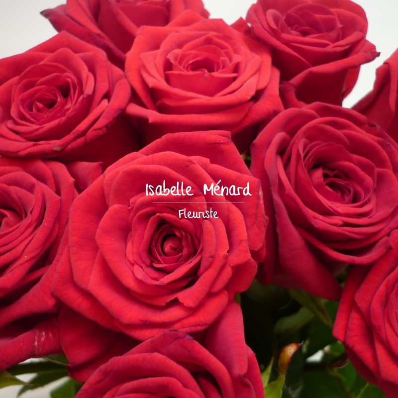 bouquet rond de roses rouges