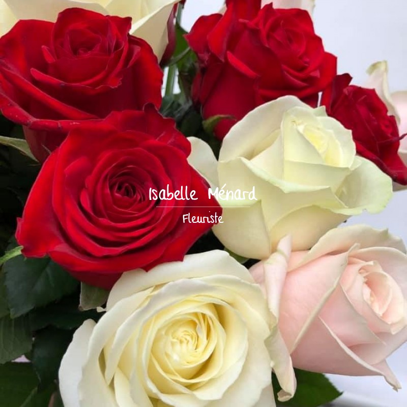 bouquet rond de roses courtes rouges, roses et blanches