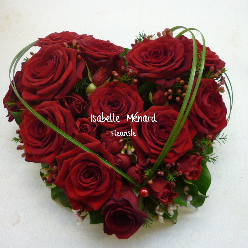 coeur "amour" de roses rouges