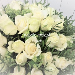 bouquet rond de roses blanches