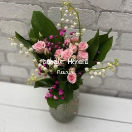 bouquet de muguet et son vase